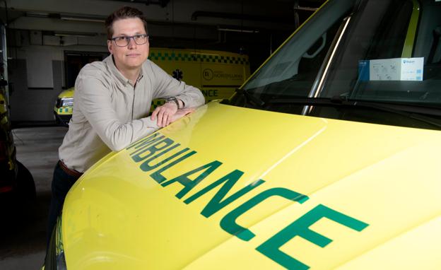 Martin Rostgaard-Knudsen lægger ikke skjul på at der er problemer med at få ambulancebehandlere, paramedicinere, anæstesilæger og andre faggrupper til de præhospitale enheder. <i>Arkivfoto: Henrik Louis</i>