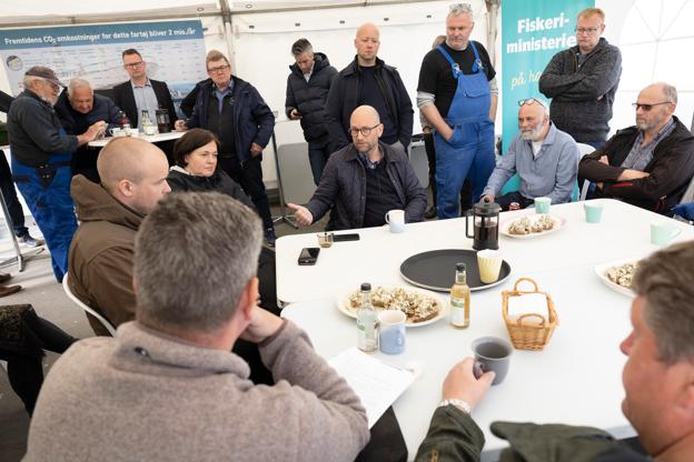 Rasmus Prehn har nogle gange været på besøg hos de nordjyske fiskere og her har temaet ofte været de hollandske bomtrawleres ulovlige fiskeri. <i>Foto: Claus Søndberg</i>