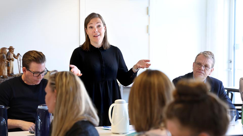 - Hvis vi skal ændre på bureaukratiet, kræver det, at vi ikke gør, som vi plejer. Lovgivning, regler, bureaukrati og kontrol truer med at kvæle vores ældrepleje, så der ikke er tid til omsorg og fagligheden, sagde Astrid Krag. <i>Foto: Bente Poder</i>