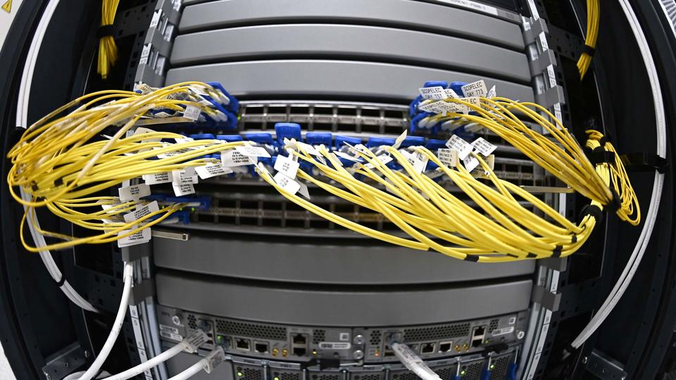 Apples datacenter ved Foulum lidt uden for Viborg vil ifølge borgmester Ulrik Wilbek (V) snart kunne bidrage til fjernvarmeforsyningen i kommunen. (Genrefoto). <i>Damien Meyer/Ritzau Scanpix</i>