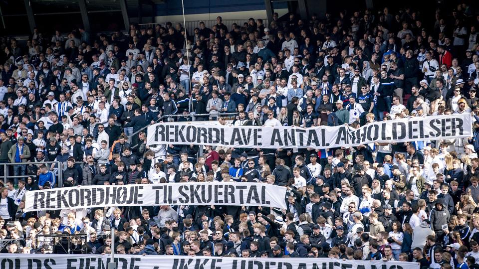FC Københavns fans viste utilfredsheden med forbuddet mod udebanefans til derbyet mod Brøndby, da de to hold mødtes for nylig. Nu er det blevet Brøndbys fans' tur til at gøre det samme. <i>Mads Claus Rasmussen/Ritzau Scanpix</i>