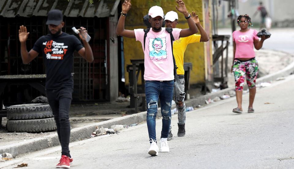 Hundredvis af haitianere har måttet gå fra hus og hjem på grund af den tiltagende bandekrig i landet. <i>Ralph Tedy Erol/Reuters</i>