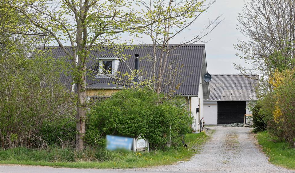 Selskabet bag Krudtkongen, der lever af fyrværkerisalg, er gået konkurs. Det kører videre under samme navn og samme ejer. Adskillige firmaer er registreret på samme adresse ved Vadum. <i>Foto: Bente Poder</i>