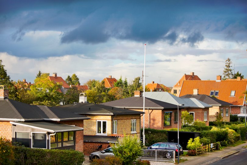 Når renterne stiger som nu, kan en del boligejere skære i deres restgæld ved at lægge lånet om til et nyt lån med en højere kuponrente. Men der er flere ting, man skal være opmærksom på, inden man slår til, siger to eksperter, som Nordjyske har talt med. <i>Foto: Mads Jensen/Ritzau Scanpix</i>