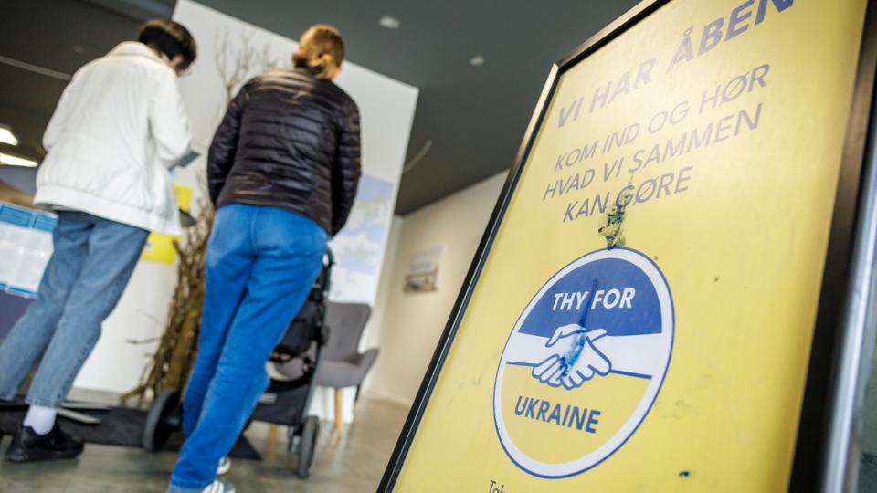 Siden marts har Thisted Kommune været synlig i Storegade med et kontor, hvor ukrainske krigsflygtninge har haft adgang til hjælp og vejledning i forbindelse med deres ophold i Danmark. Nu er behovet mindre, så kontoret lukker og flytter til rådhuset. <i>Arkivfoto: Martin Damgård</i>