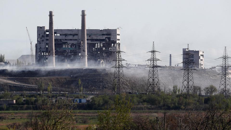 Borgmesteren i Mariupol siger, at myndighederne har mistet kontakten til ukrainske enheder inde i stålværket Azovstal. <i>Alexander Ermochenko/Reuters</i>