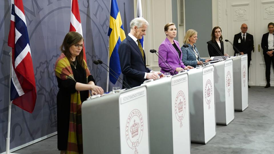 De fem regeringschefer fra Island, Norge, Danmark, Sverige og Finland holder pressemøde efter et indisk-nordisk topmøde i Danmark onsdag. <i>Martin Sylvest/Ritzau Scanpix</i>