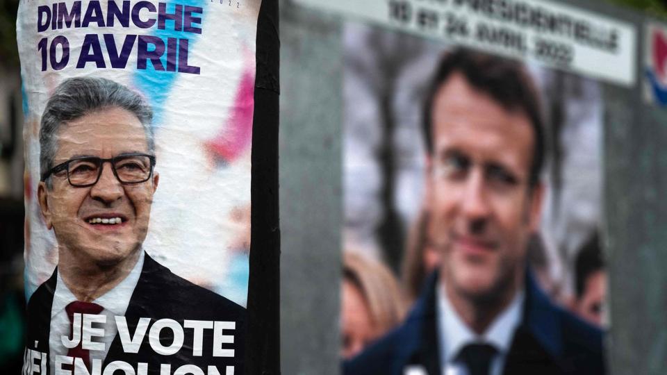 I spidsen for koalitionsaftalen står Jean-Luc Mélenchon (t.v.) og hans parti, La France Insoumise. Målet er at forhindre Macron i at nå sine politiske mål. <i>Joel Saget/Ritzau Scanpix</i>