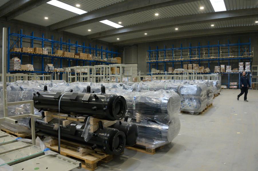 Advansor bygger både køleanlæg/varmepumper, som ligger på lager i en ny bygning, der blev taget i brug i februar. Advansor bygger både køleanlæg/varmepumper, som ligger på lager i en ny bygning, der blev taget i brug i februar.