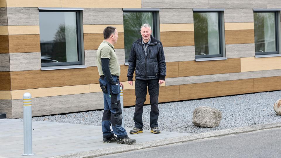 Morten og Ole Mejlstrup har forvandlet Lupinvej 5 i Hobro fra skrot til slot. <i>Foto: Claus Søndberg</i>