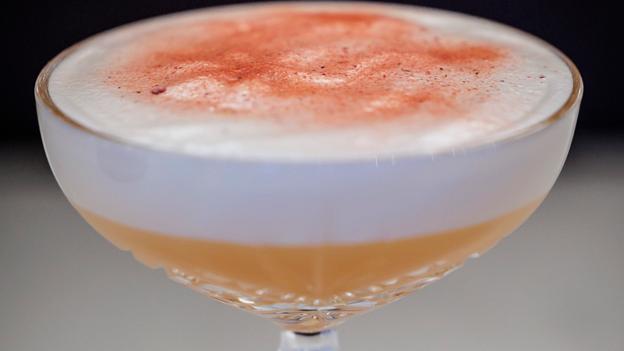 Rabarbercocktail med ævlebævleskum. <i>Foto: Martin Damgård</i>