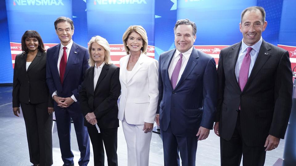 Carla Sands (i midten) deltog denne uge i en paneldebat forud for senatsvalg i Pennsylvania. <i>Keith Srakocic/Ritzau Scanpix</i>