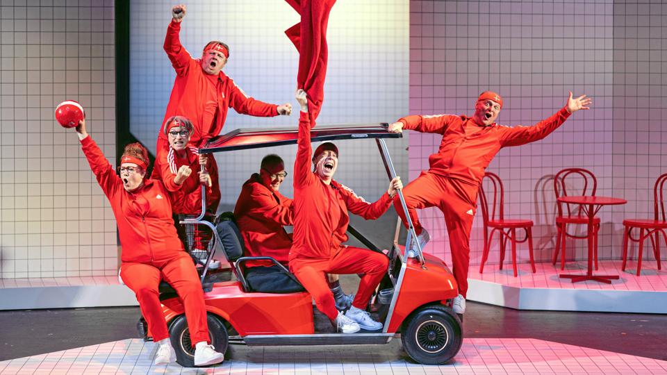 Også i den nye sæson byder Vendsyssel Teater på ny dramatik med udgangspunkt i landsdelen, akkurat som ’Motionisterne’ i efteråret 2021. <i>Foto: Tao Lytzen</i>