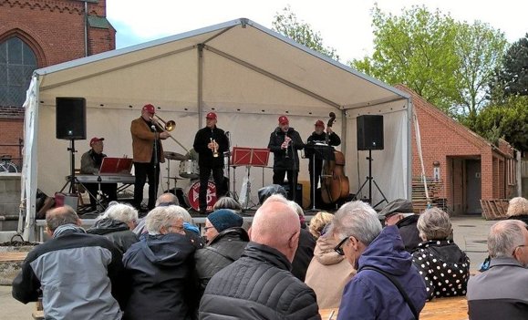 Koncert med Royal Garden Jazzband på Kirketorvet i Nykøbing. <i>Arkivfoto</i>