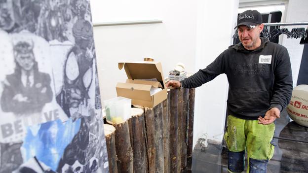Dark Hollow er en Goth butik der åbner med brugskunst og sexlegetøj i Algade, Nykøbing Mors. Johnni Dagø og Jannie Olesen er begge fra Nykøbing. Nykøbing Mors 6. maj 2022 <i>Foto: Bo Lehm</i>