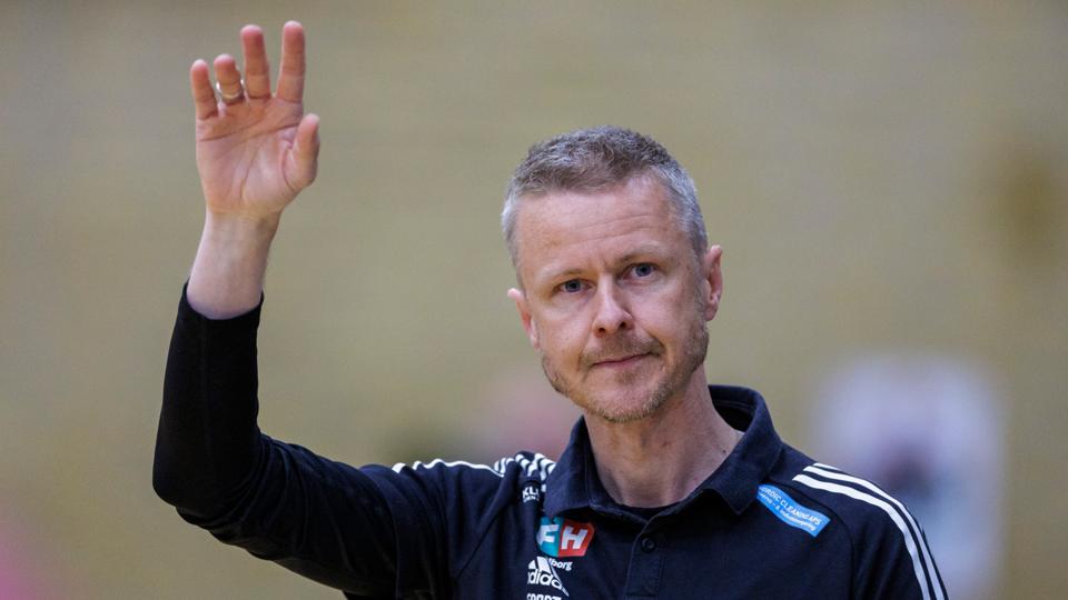 Allan Heine fik en flot afskedskamp af sine spillere, da EH Aalborg gav storholdet Viborg HK kamp til stregen i pokalturneringen. <i>Foto: Henrik Bo</i>