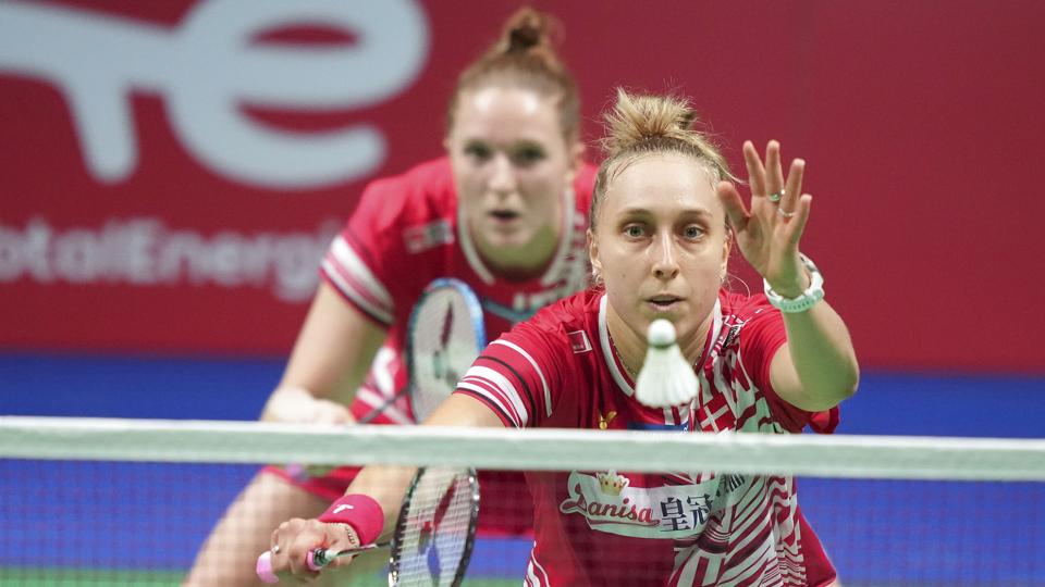 Sara Thygesen (forrest) og makkeren Maiken Fruergaard (i baggrunden) skal være klar fra første bold, når det går løs ved Uber Cup i Thailand. (Arkivfoto) <i>Claus Fisker/Ritzau Scanpix</i>