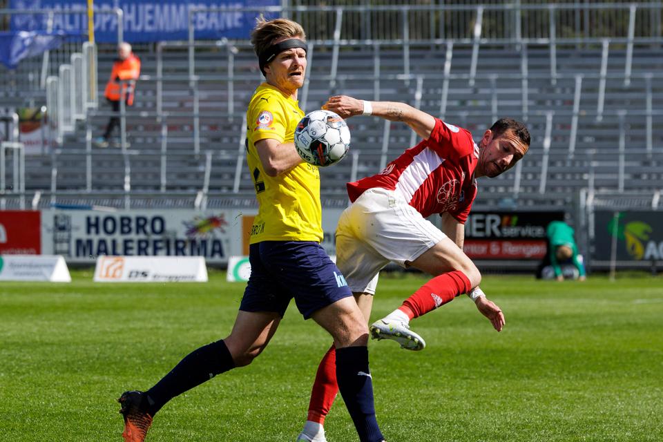Simon Jakobsen pådrog sig en hovedskade i Hobros seneste kamp, men forsvarsstyrmanden er klarmeldt til søndagens kamp mod Næstved <i>Arkivfoto: Bo Lehm</i>