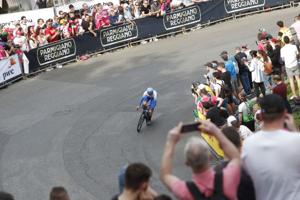 Simon Yates slår van der Poel og vinder Giro-enkeltstart