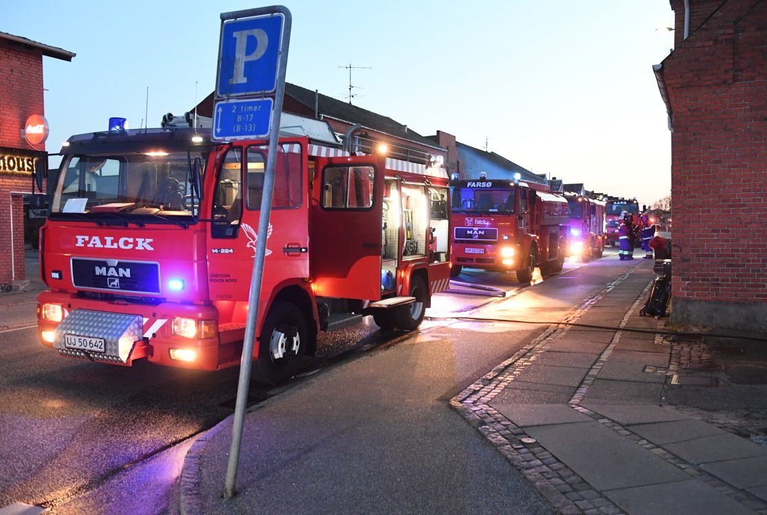 Mand røgforgiftet ved brand i Farsø