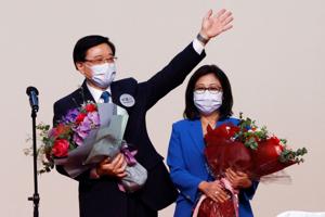 Kina-darling klappet ind som leder i Hongkong uden modkandidater