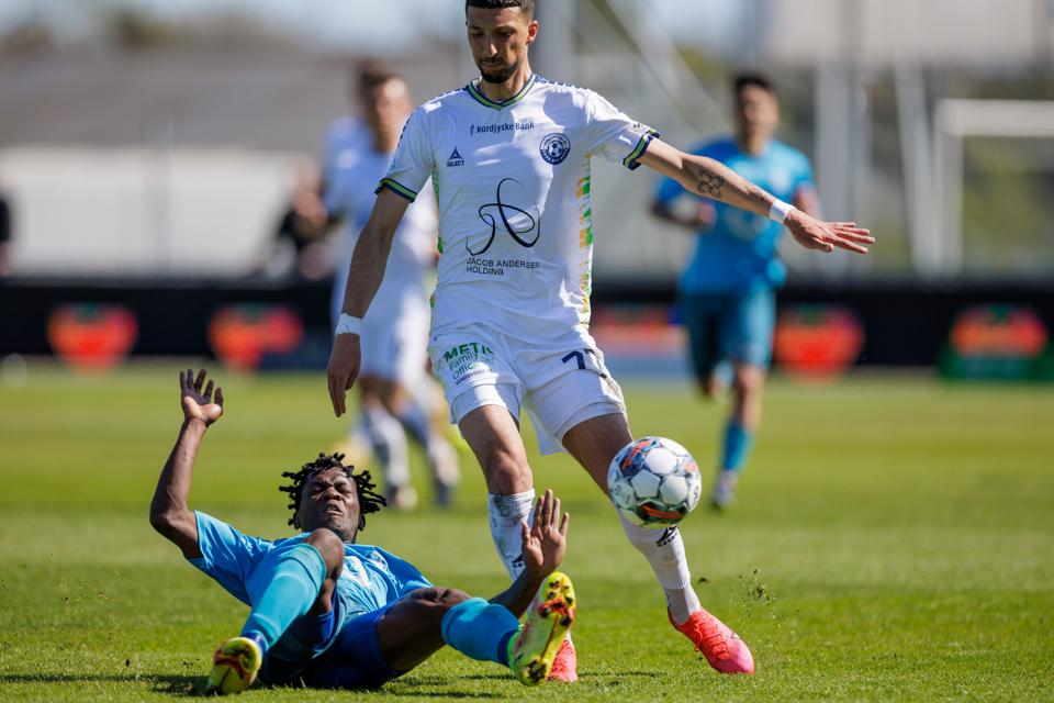 Wessam Abou Ali (i hvidt) og Vendsyssel FF spiller også i landets næstebedste fodboldrække efter sommerferien. <i>Arkivfoto: Henrik Bo</i>