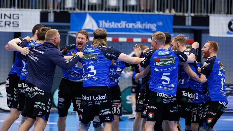 Mors-Thy-spillerne var euforiske over den sindssyge afslutning, da slutfløjtet lød. <i>Foto: Bo Lehm</i>