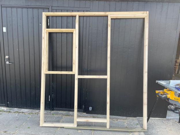 Basen til huset sider er på plads, defineret af trælægterne. <i>Privatfoto</i>