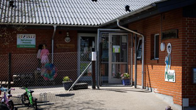 - Umiddelbart har hegnet den højde, det skal have, siger skole- og dagtilbudschef i Vesthimmerlands Kommune Anders Norup. <i>Foto: Bo Lehm</i>