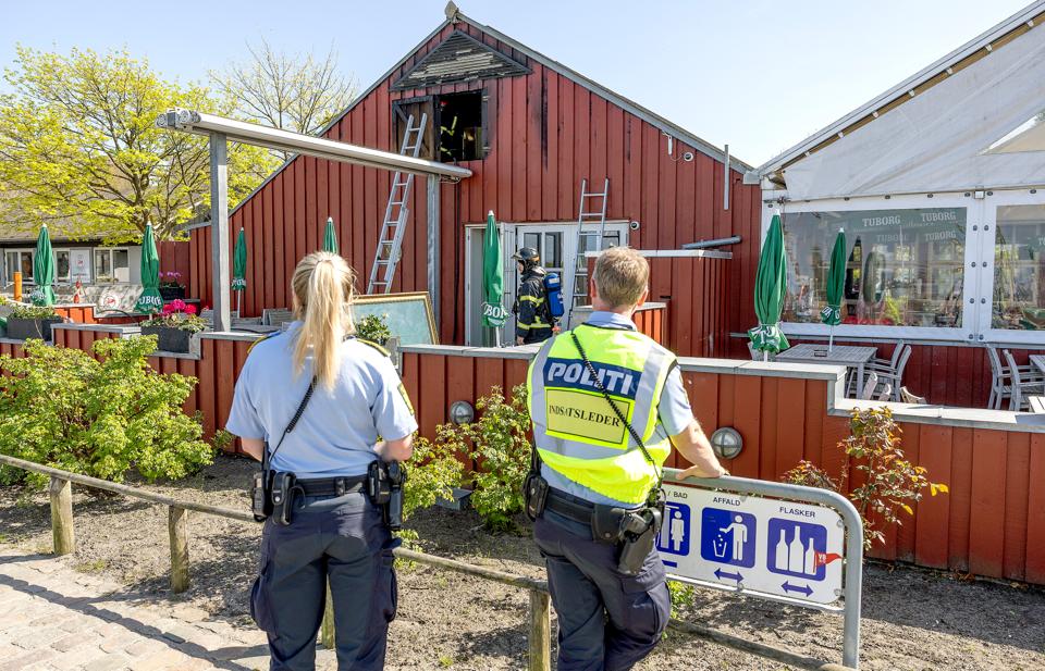 Branden hos restaurant Kysten Perle 9. maj medførte både brand- og vandskader. <i>Foto: Lars Pauli</i>