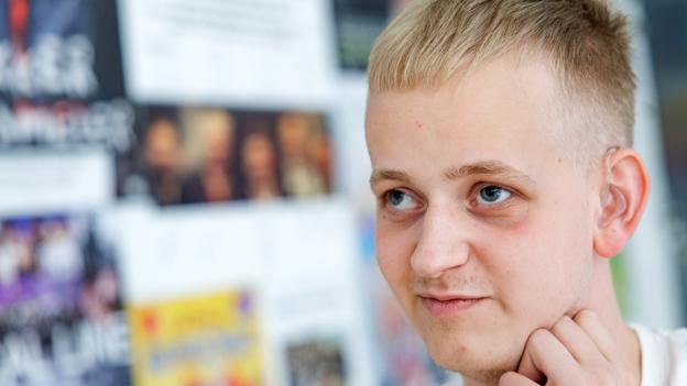 Musikken betyder meget i Nikolajs liv. Blandt andet i musikhuset ALFA, hvor han har gået til klaver i op mod syv år, og hvor meget af gymnasiets musikundervisning foregår. Og musikken har han ikke tænkt sig at slippe fremover. <i>Foto: Bo Lehm</i>