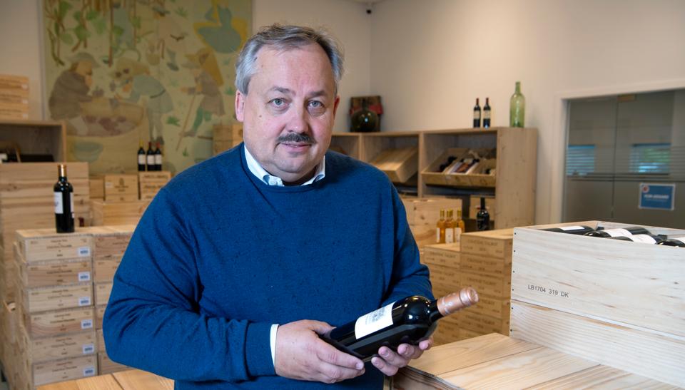 Sigurd Müller Vinhandel mærkede euforien, da restauranter og hoteller måtte åbne efter corona. Det har givet et rekordregnskab, fortæller direktør Ib Bergkjær. <i>Foto: Henrik Louis</i>