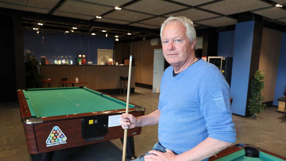 Jørgen Jensen har lukket Hjørring Bowlingcenter og åbner nu spillebar med poolborde og spillemaskiner på Sct Olai Plads i Hjørring Hjørring 10. maj 2022 <i>Foto: Bente Poder</i>