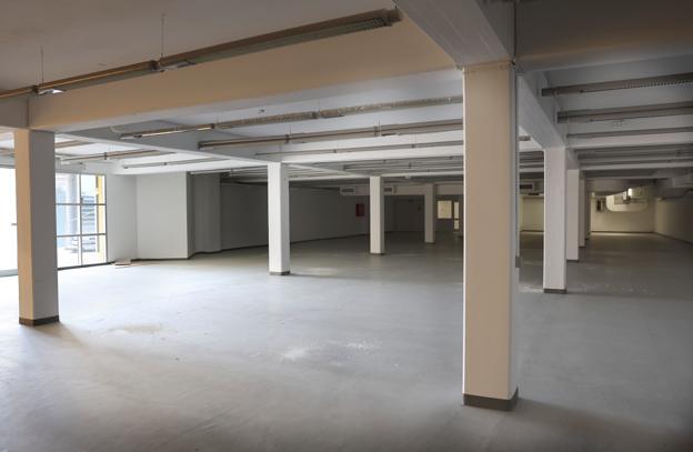 Der er masser af plads til bowlingbaner i lejemålet ved siden af. Foto: Bente Poder <i>Foto: Bente Poder</i>