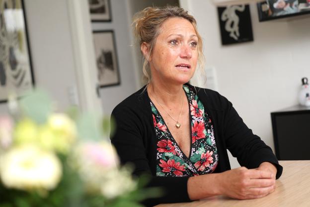 - Jeg er et menneske, som er vaks nok til at tage telefonen og sige "hallo, der er et eller andet galt", men det er ikke sikkert, at en ældre dame på 85 er, siger Charlotte Thomsen. <i>Foto: Claus Søndberg</i>