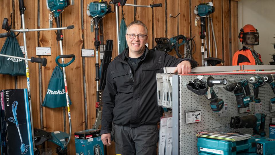 Kurt Bliksted, stifter og indehaver af Thy Traktor & Maskinservice. <i>Foto: Bjarne Hyldgaard.</i>