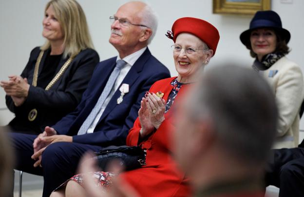 Bag Dronning Margrethe er det første museets bestyrelsesformand, Bjarne Kvist - og dernæst Frederikshavn Kommunes borgmester Birgit S. Hansen. <i>Foto: Henrik Bo</i>