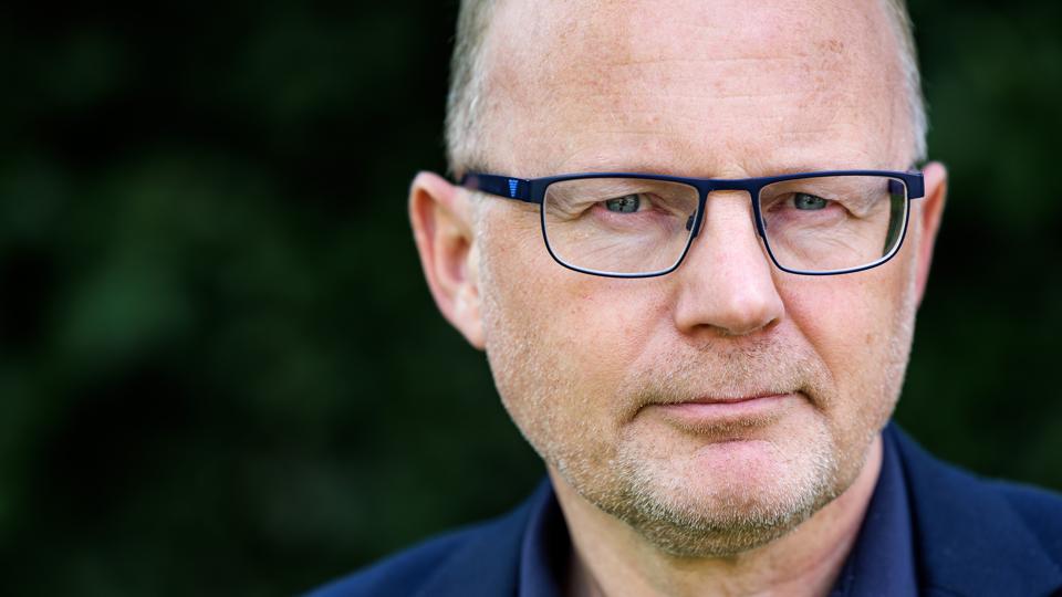 Michael Binderup var i fire år stabschef i Jammerbugt Kommune. Nu står han frem med sine oplevelser med en forvaltningsledelse, der ifølge ham manipulerer med økonomien og skaber et dårligt arbejdsmiljø. <i>Foto: Bo Lehm</i>