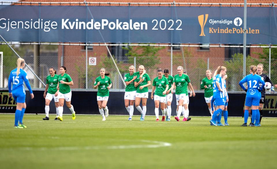 Fortuna Hjørring og FC Thy-Thisted Q mødtes fredag i finalen i Kvinde Sydbankpokalen. Her var det Fortuna, der trak sig sejrrigt ud af den kamp. Dermed vinder klubben sin 10. pokaltitel. <i>Foto: Torben Hansen</i>