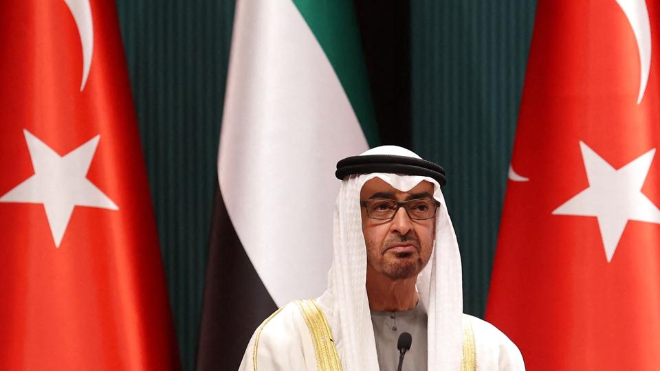 Den 61-årige Mohammed bin Zayed al-Nayhan blev lørdag formelt valgt som præsident for De Forende Arabiske Emirater. Han efterfølger sin bror Khalifa, som døde fredag, 73 år. <i>Adem Altan/Ritzau Scanpix</i>