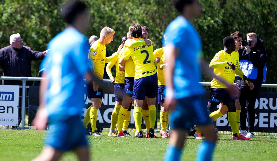 Hobro er så godt som sikker på en ny sæson i 1. division. Her jubler man over Muamer Brajanacs 1-0-scoring. <i>Foto: Torben Hansen</i>