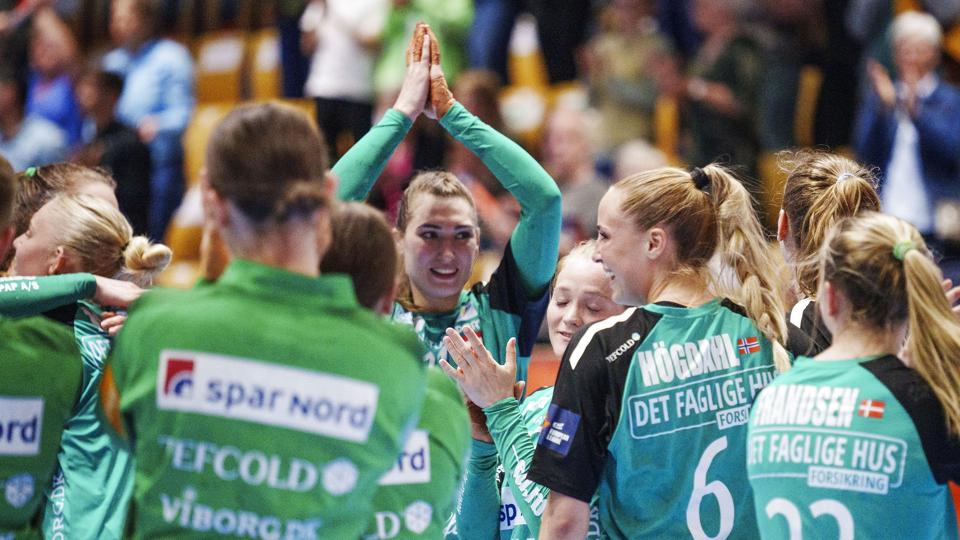 Viborg HK-spillerne jubler her efter lørdagens semifinalesejr i European League. Søndag gælder det finalen. <i>Bo Amstrup/Ritzau Scanpix</i>