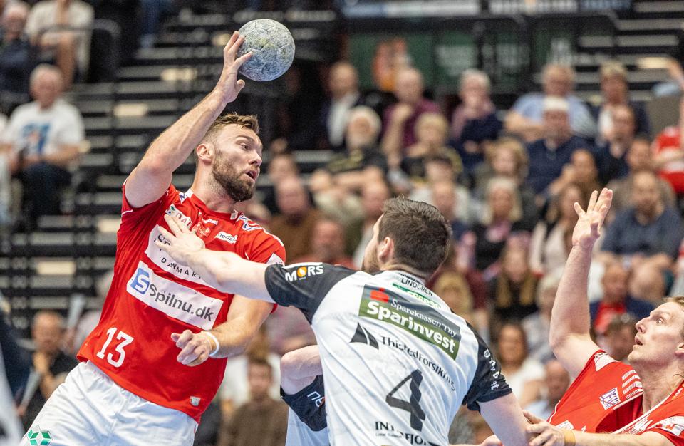 Mors-Thy kunne ikke holde Aalborgs offensive profiler fra fadet, og derfor endte det i et nederlag, der sendte deres sidste tro på semifinaler i gruset. <i>Foto: Kim Dahl Hansen</i>