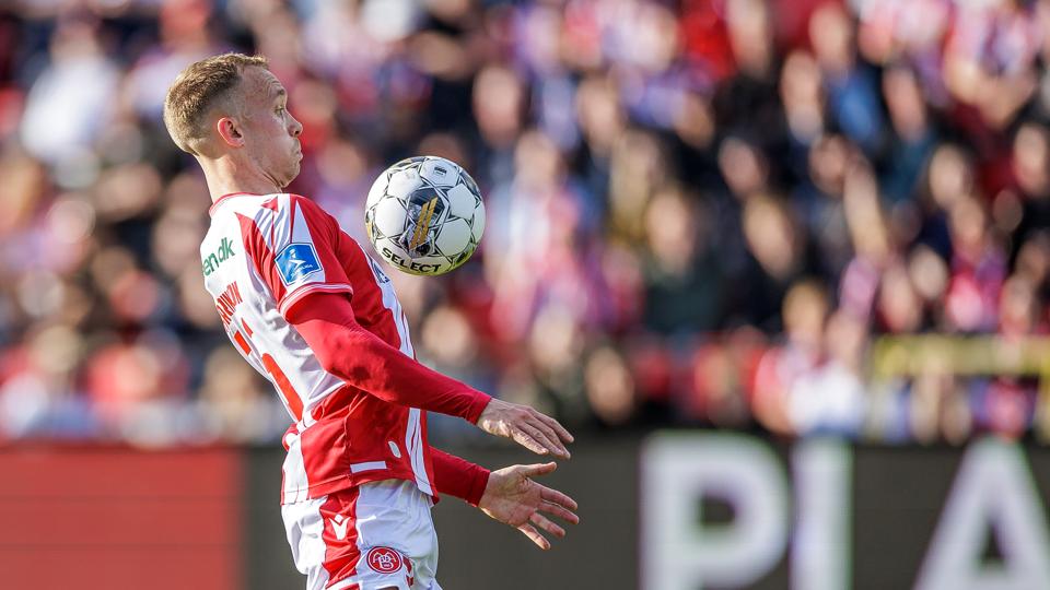 Gudmundur Thórarinsson i aktion mod Brøndby i mesterskabsspillet i foråret. <i>Arkivfoto: Torben Hansen</i>