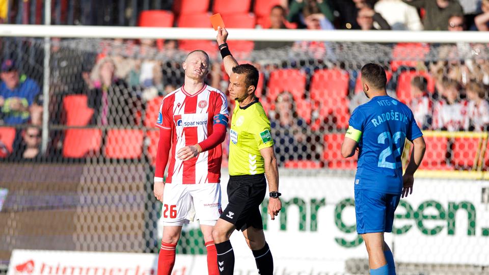 Rasmus Thelander var ikke tilfreds med eller enig i det røde kort, som han modtog mod Brøndby. <i>Foto: Torben Hansen</i>