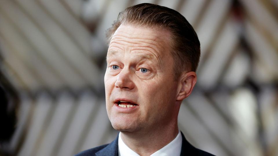 Udenrigsminister Jeppe Kofod (S) kæmper for de hårdest mulige sanktioner mod Rusland. Men han erkender, at den sjette sanktionspakke med udfasning af russisk olie gør ondt på nogle EU-lande (Arkivfoto). <i>Johanna Geron/Reuters</i>
