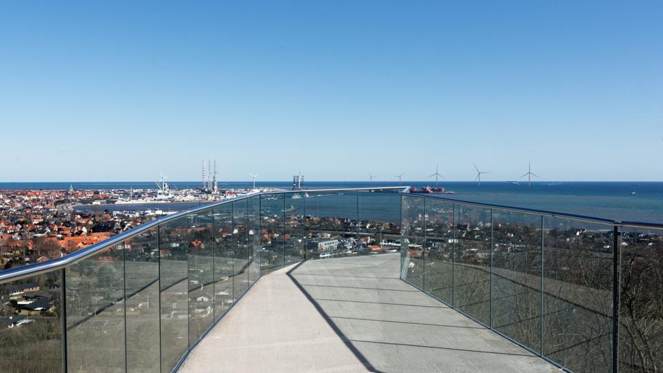 De kommende havvindmøller i Frederikshavn - her set fra Pikkerbakken. <i>Visualisering: Henrik Gedsoe Askanius</i>
