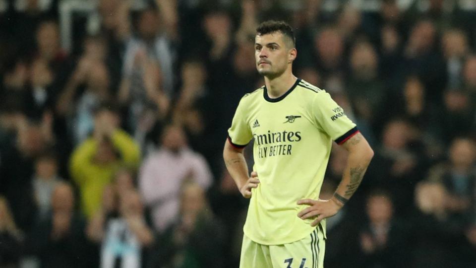 Arsenal og Granit Xhaka fik mandag ørerne i maskinen mod Newcastle og må med nederlag formentlig sige farvel til plads i næste års Champions League. <i>Scott Heppell/Reuters</i>