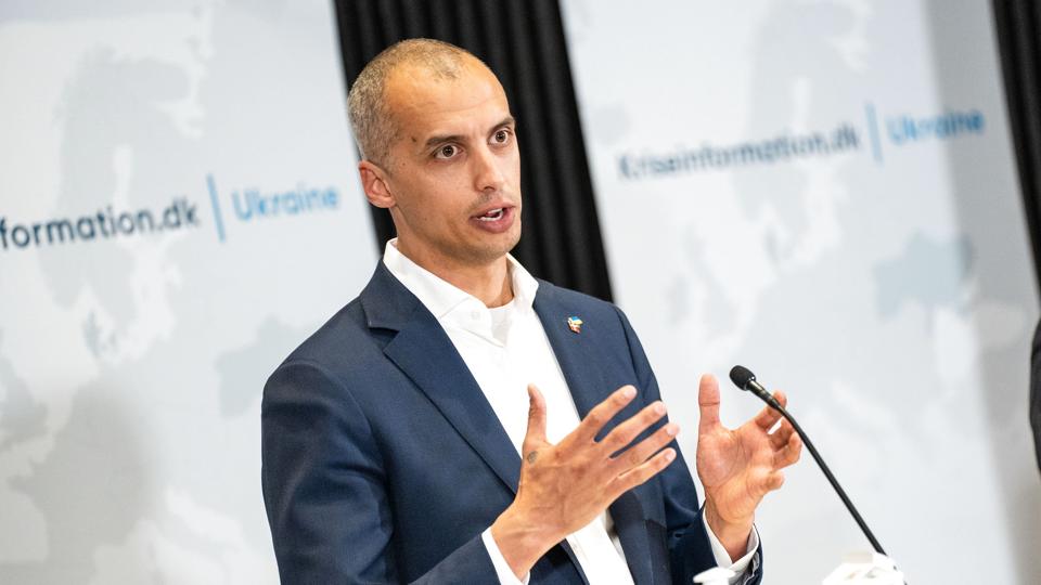 Nyslåede justitsminister Mattias Tesfaye (S) ønsker ikke at svare på, om han mener, Udvalget vedrørende Efterretningstjenester bliver en syltekrukke for uønskede spørgsmål om efterretningsarbejde. (Arkivfoto). <i>Emil Helms/Ritzau Scanpix</i>