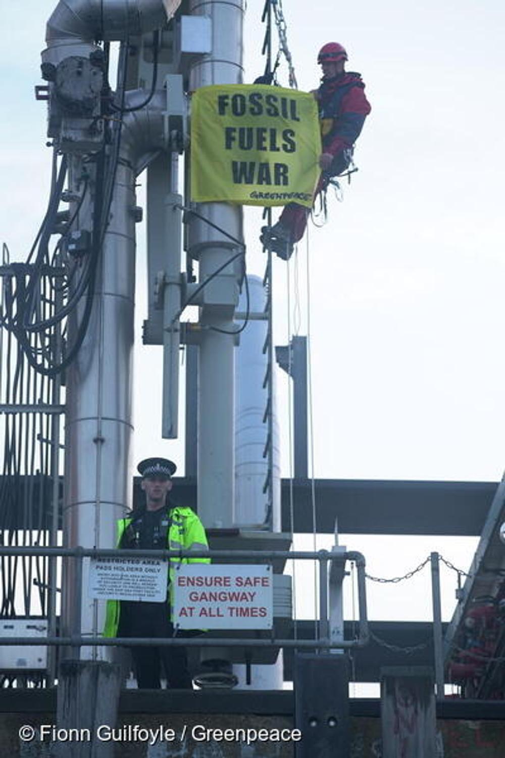 Greenpeace blokerer 33.000 tons russisk diesel i London havn. Maj 2022.